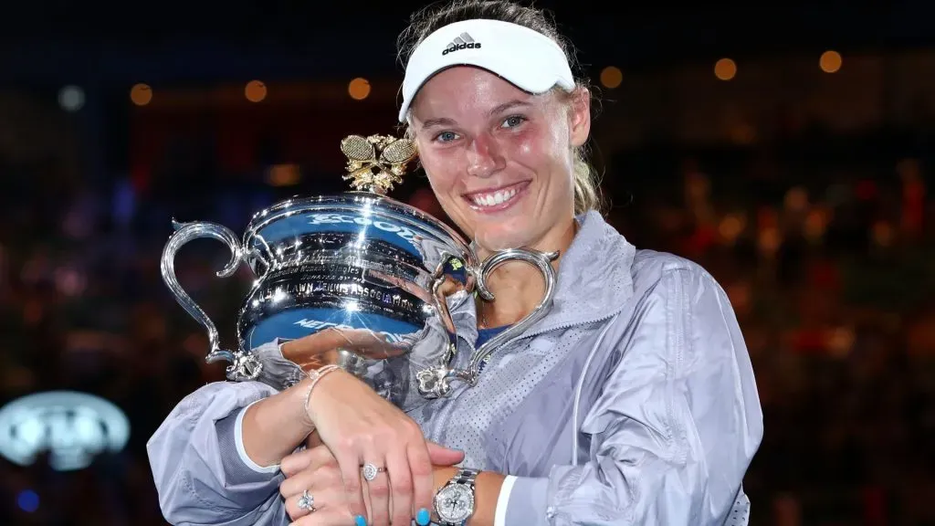 Caroline Wozniacki of Denmark poses for a photo with the Daphne Akhurst Memorial Cup after winning the women’s singles final in 2018. (Source: Clive Brunskill/Getty Images)