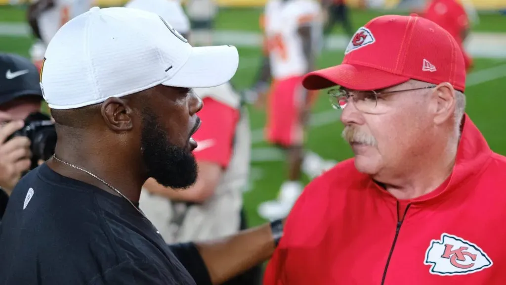 Mike Tomlin and Andy Reid greet after a game between the Pittsburgh Steelers and the Kansas City Chiefs.