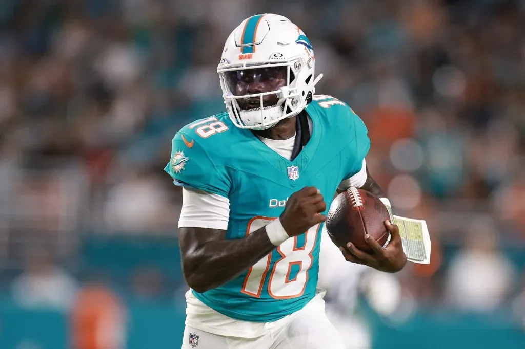 MIAMI GARDENS, FLORIDA â SEPTEMBER 30: Tyler Huntley #18 of the Miami Dolphins runs with the ball against the Tennessee Titans