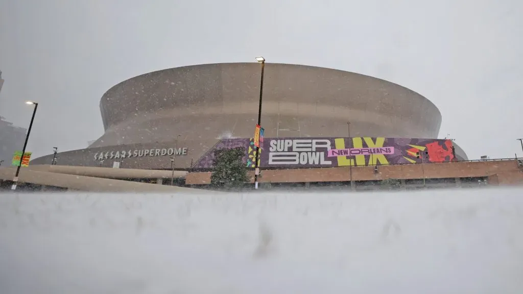 Snow falls on the Caesar’s Superdome, host of this season’s Super Bowl, on January 21, 2025 in New Orleans. (Source: Michael DeMocker/Getty Images)