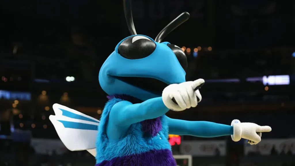 Hugo the Hornet in action during their game against the Chicago Bulls at Time Warner Cable Arena on November 3, 2015. (Source: Streeter Lecka/Getty Images)