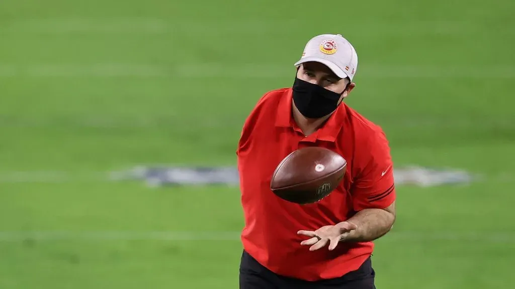 Assistant coach Porter Ellett of the Kansas City Chiefs catches a football before the NFL game against the Las Vegas Raiders at Allegiant Stadium on November 22, 2020 in Las Vegas, Nevada.