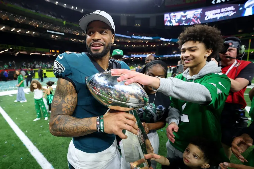 Darius Slay Jr. #2 of the Philadelphia Eagles celebrates with the Vince Lombardi Trophy and his family after beating the Kansas City Chiefs 40-22 to win Super Bowl LIX at Caesars Superdome on February 09, 2025 in New Orleans, Louisiana.
