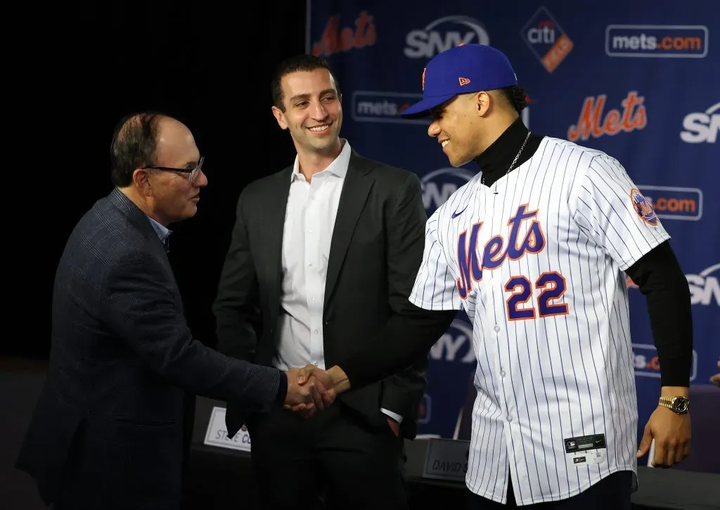 Steve Cohen, Owner of the New York Mets shakes hands with Juan Soto as David Stearns, the president of baseball operations watches during his introductory press conference at Citi Field on December 12, 2024 in New York City.