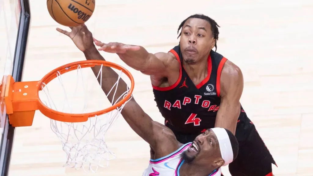 Bam Adebayo goes up for a layup during the game between Toronto Raptors and Miami Heat. (IMAGO / Xinhua)