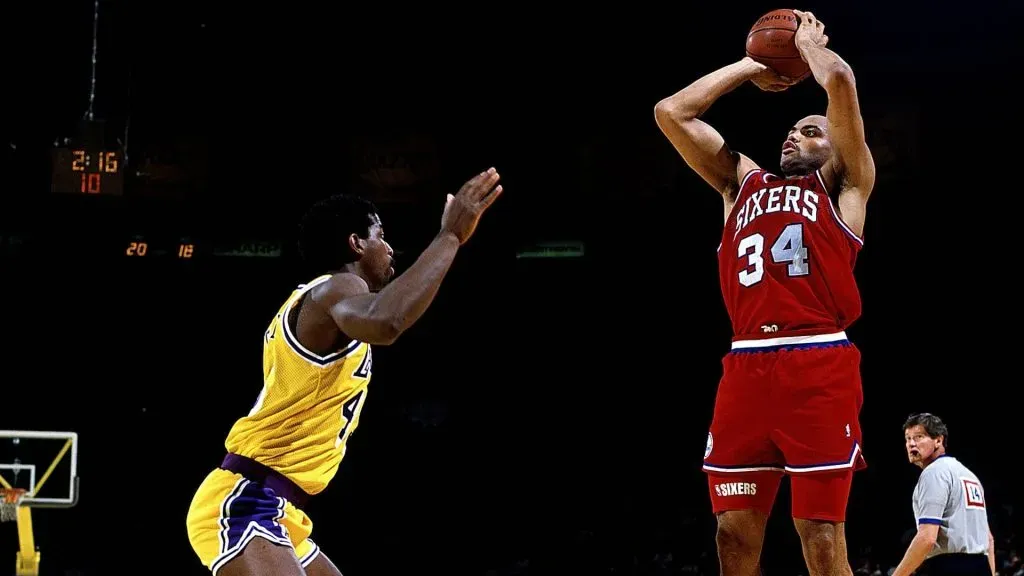 Charles Barkley playing with the Philadelphia 76ers against the Los Angeles Lakers during the 1988-89 NBA season.