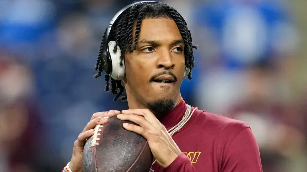 Jayden Daniels with the ball