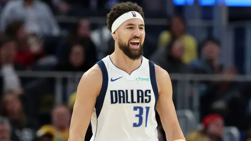 Klay Thompson #31 of the Dallas Mavericks reacts after making a basket against the Golden State Warriors in the second half at Chase Center on December 15, 2024. (Source: Ezra Shaw/Getty Images)