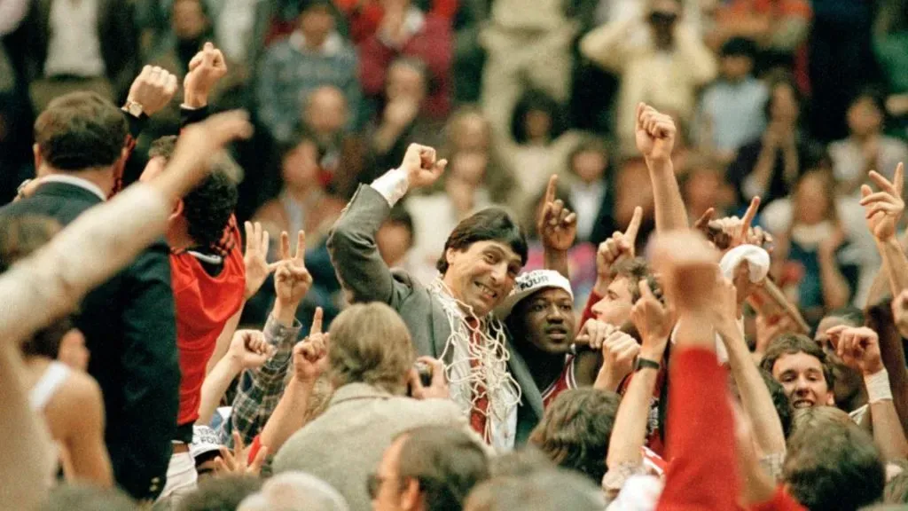 1983’s all-time classic between North Carolina State and Houston. (Source: @espn)