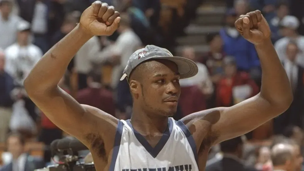 Forward Antoine Walker of the Kentucky Wildcats celebrates during a game against the Syracuse Orangemen