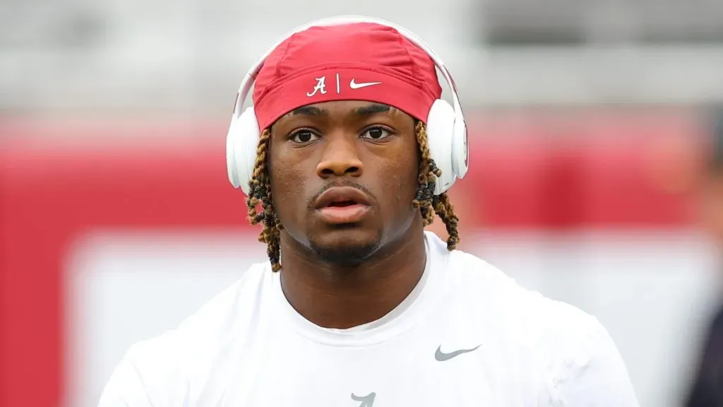 Jalen Milroe #4 of the Alabama Crimson Tide warms up before the game against the Georgia Bulldogs at Bryant-Denny Stadium on September 28, 2024 in Tuscaloosa, Alabama.