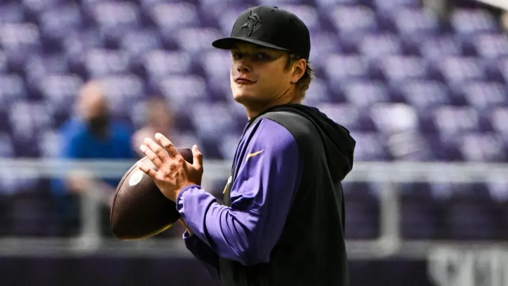 JJ McCarthy looks to throw