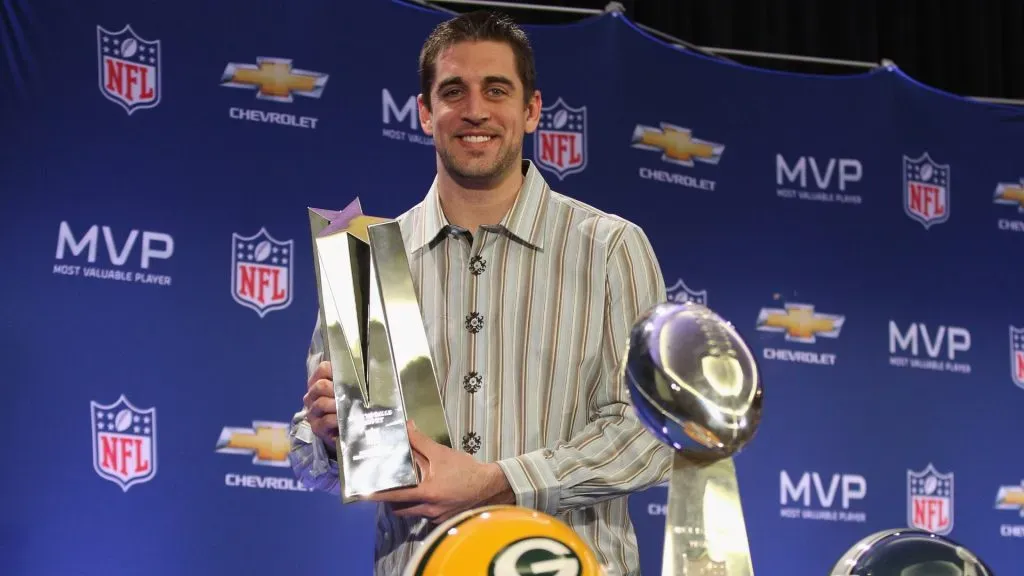 Green Bay Packers quarterback Aaron Rodgers poses with the MVP trophy after speaking to the media during a press conference at Super Bowl XLV in 2011. (Source: Streeter Lecka/Getty Images)