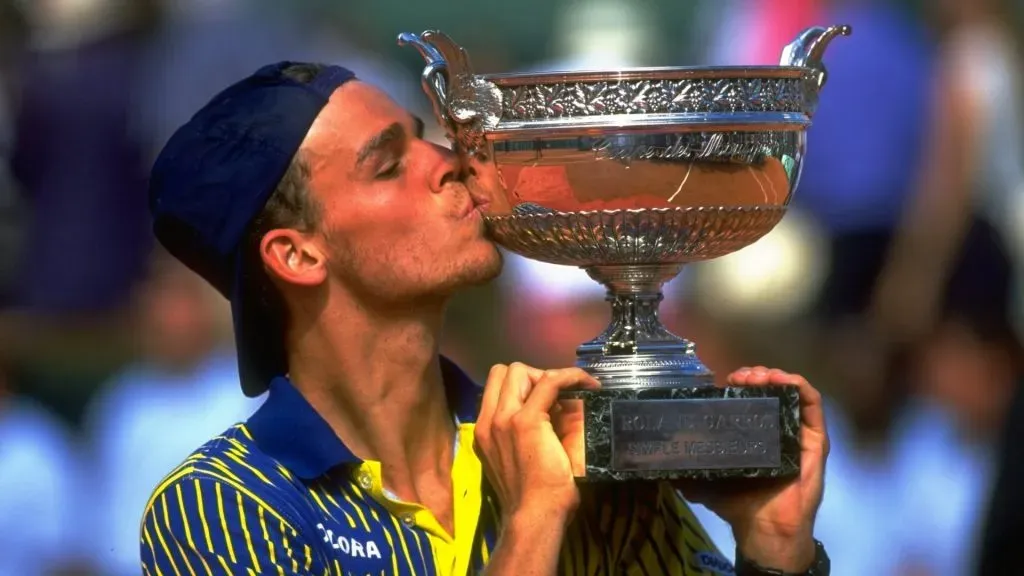 Gustavo Kuerten with Roland Garros trophy