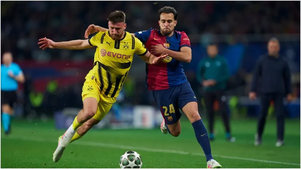 Salih Oezcan of Borussia Dortmund battles for possession with Eric Garcia of FC Barcelona ā Pedro Salado/Getty Images