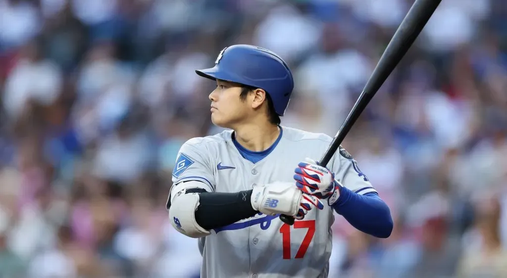 Shohei Ohtani #17 of the Los Angeles Dodgers bats against the Arizona Diamondbacks during the MLB game at Chase Field on May 09, 2025 in Phoenix, Arizona. The Dodgers defeated the Diamondbacks 14-11. (Photo by Christian Petersen/Getty Images)
