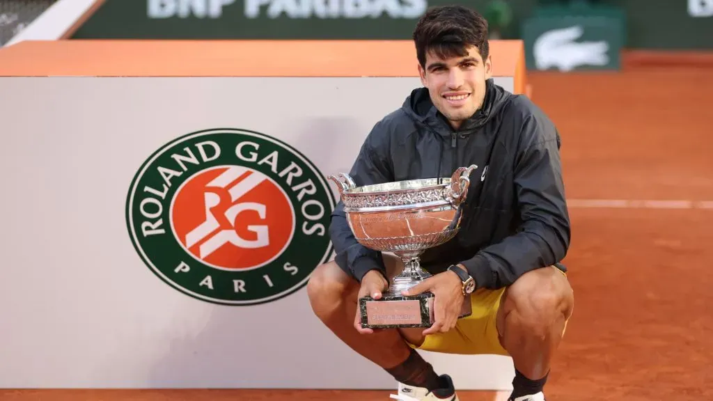 Carlos Alcaraz of Spain celebrates with the winners trophy after victory against Alexander Zverev in the 2024 Roland Garros. (Clive Brunskill/Getty Images)