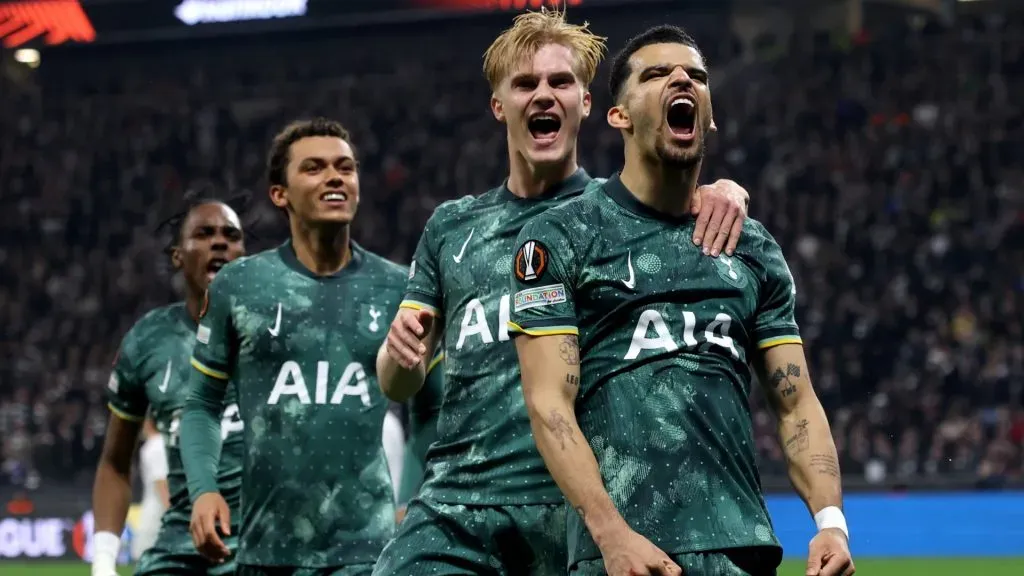 Dominic Solanke of Tottenham Hotspur celebrates scoring his team’s first goal with teammate Lucas Bergvall during the UEFA Europa League 2024/25 Quarter Final Second Leg. (Source: Alex Grimm/Getty Images)