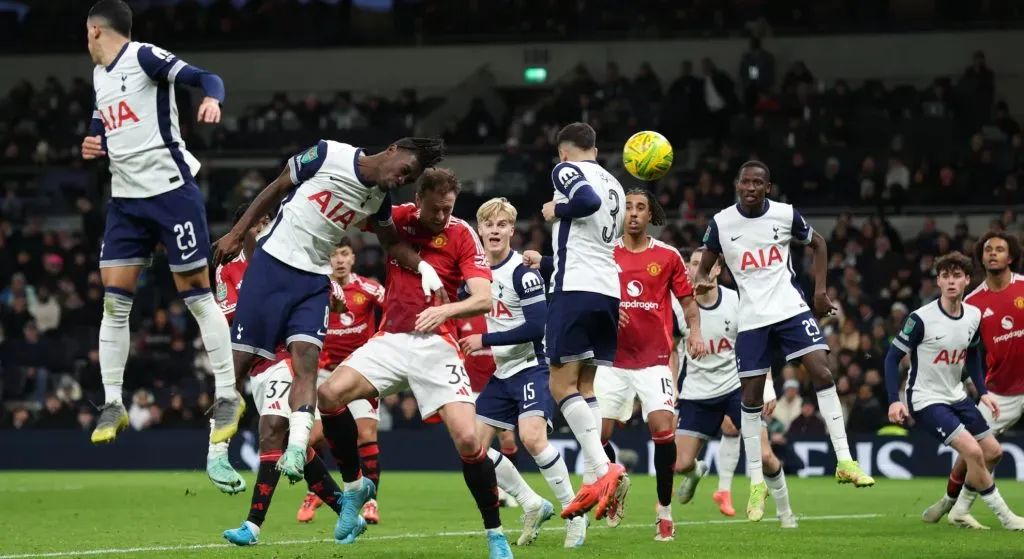 Spurs and Manchester United playing a game