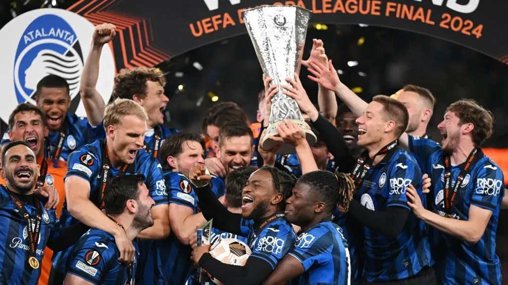 Ademola Lookman of Atalanta BC is embraced by El Bilal Toure as they celebrate as players of Atalanta BC lift The UEFA Europa League Trophy after defeating Bayer 04 Leverkusen in 2024. (Source: Michael Regan/Getty Images)