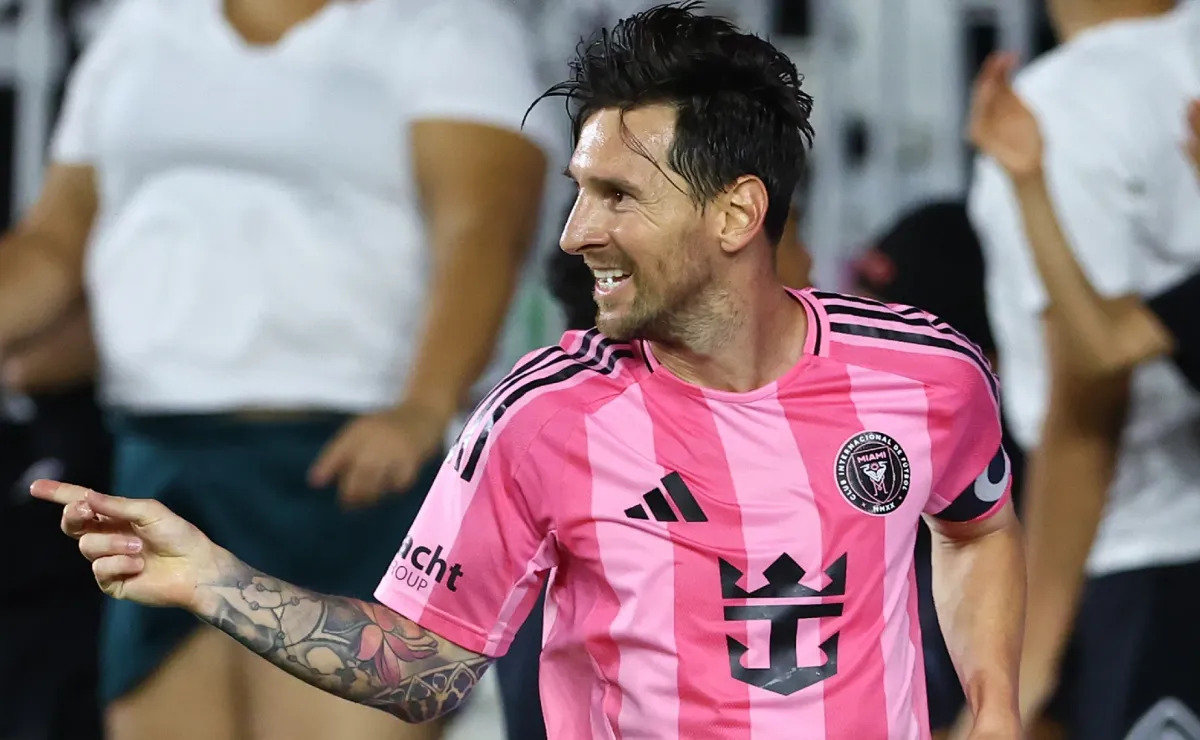 Lionel Messi comemorando gol