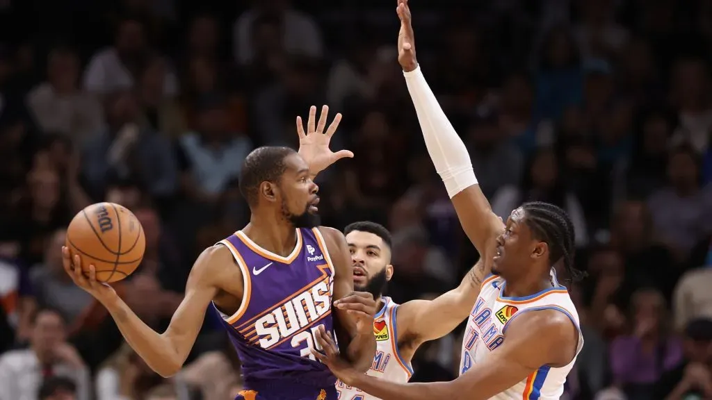 Kevin Durant #35 of the Phoenix Suns looks to pass against Jalen Williams #8 of the Oklahoma City Thunder during the second half of the NBA game at Footprint Center. (Christian Petersen/Getty Images)
