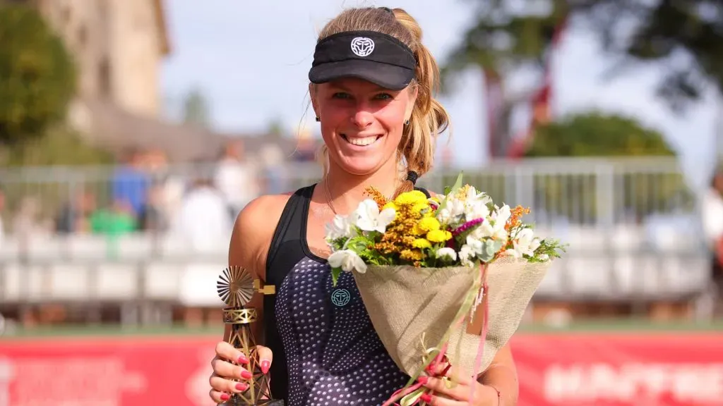 Magdalena Frech of Poland reacts to a lost point while playing Qinwen Zheng of China during Day 5 of the Cincinnati Open on August 15, 2024. (Source: Matthew Stockman/Getty Images)