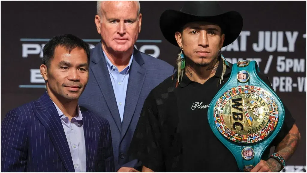 Manny Pacquiao (L) and WBC welterweight champion Mario Barrios (R) pose duringnews conference โ Ethan Miller/Getty Images