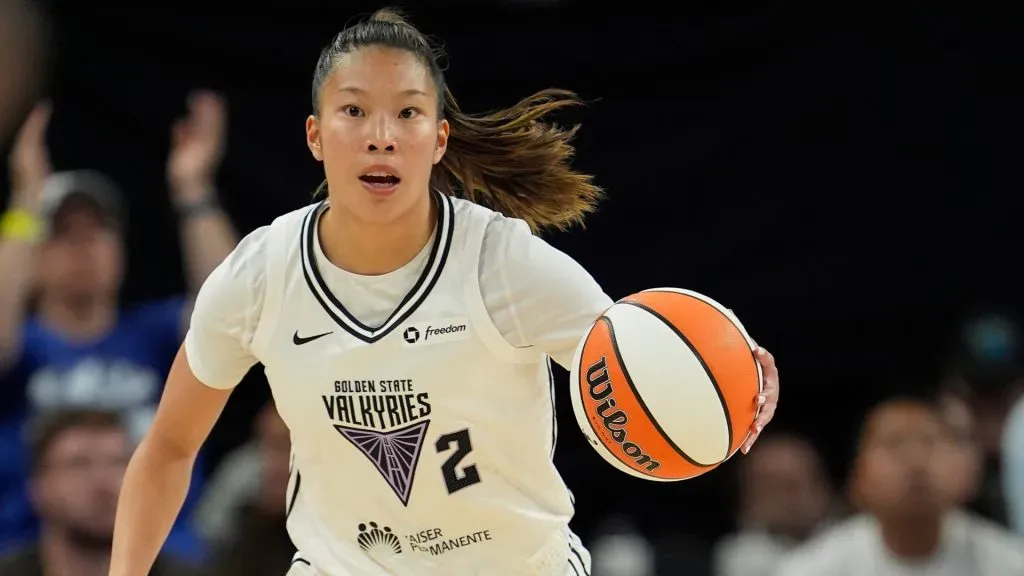 Kaitlyn Chen #2 of the Golden State Valkyries dribbles the ball against the Chicago Sky during the first quarter at Wintrust Arena on August 01, 2025. (Source: Patrick McDermott/Getty Images)