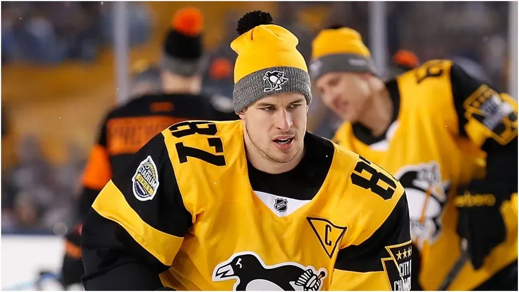 Sidney Crosby warming up at Stadium Series