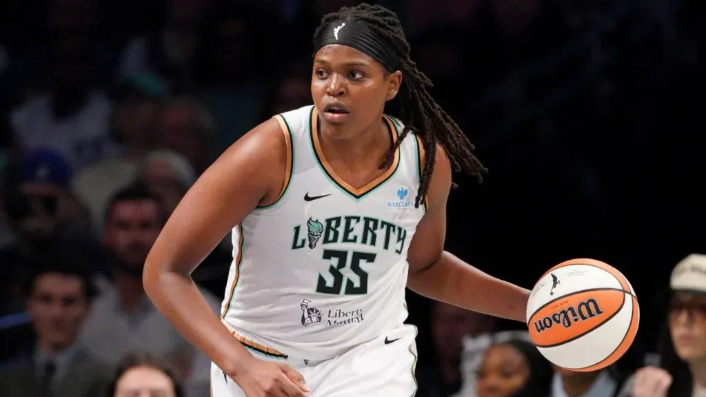 Jonquel Jones #35 of the New York Liberty handles the ball against the Chicago Sky during the second half in 2025. (Source: Evan Bernstein/Getty Images)
