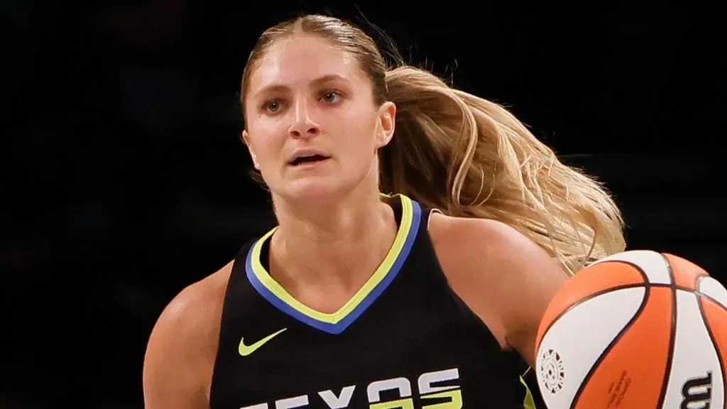 Jacy Sheldon #4 of the Dallas Wings plays against the New York Liberty at the Barclays Center on August 20, 2024. (Source: Bruce Bennett/Getty Images)