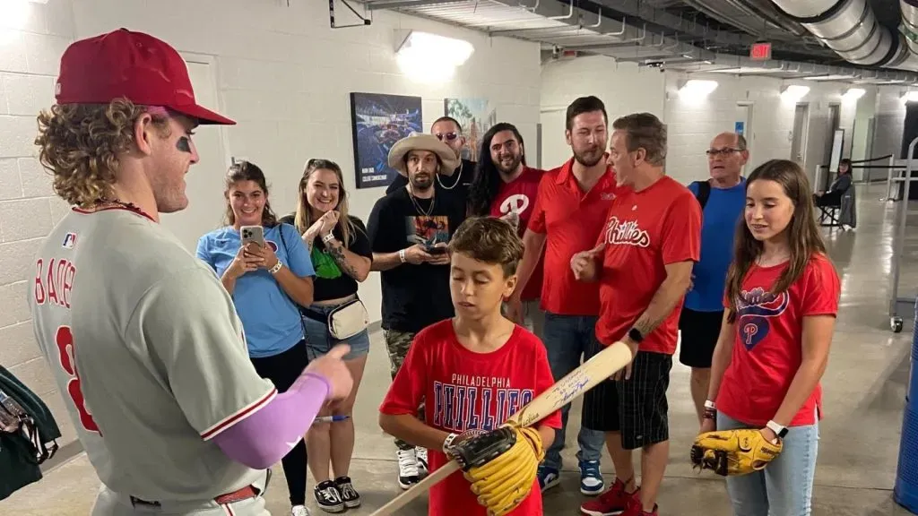 Phillies kid and dad get big surprise from Marcus Lemonis after Harrison Bader HR ball drama - Bolavip US
