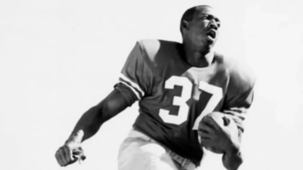 Paul Lowe (Source: Pro Football Hall of Fame)