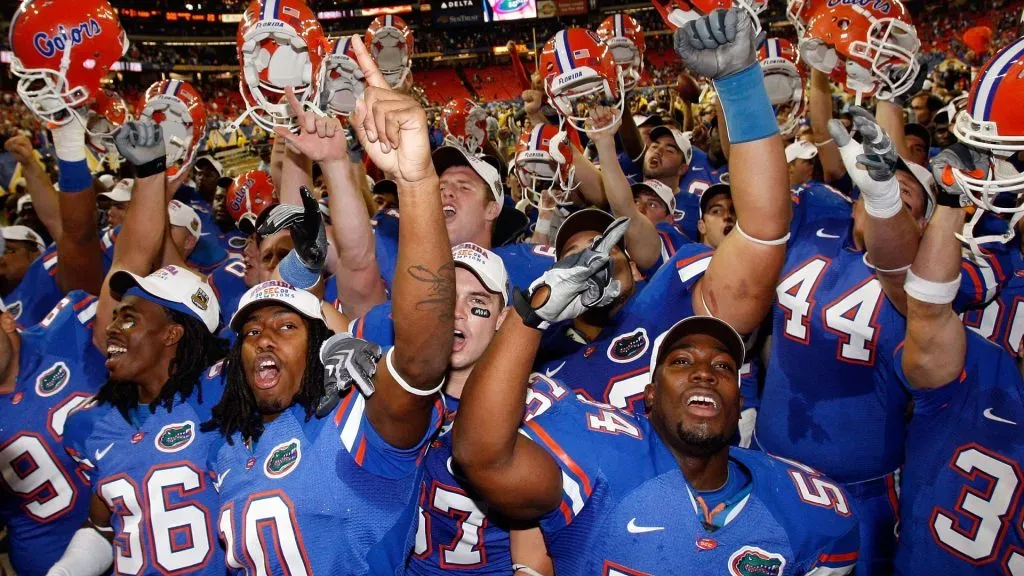 Members of the Florida Gators celebrate their 31-20 win in 2008. (Source: Chris Graythen/Getty Images)