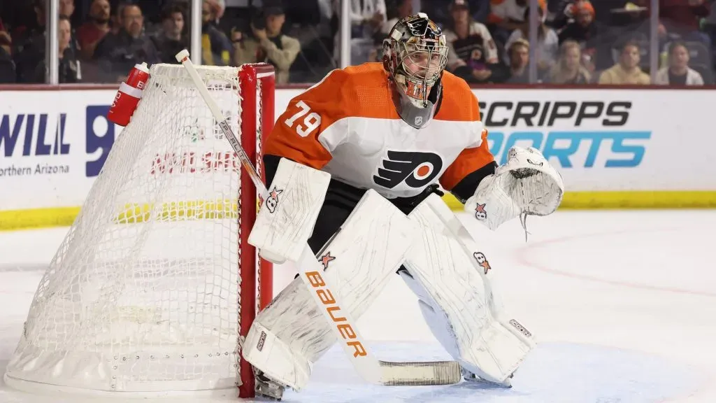 Carter Hart (#79) in action with the Flyers vs. Coyotes in 2023. (Photo by Christian Petersen/Getty Images)