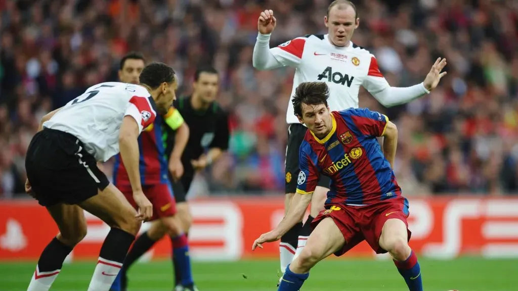 Lionel Messi in action against Rio Ferdinand and Wayne Rooney. (Laurence Griffiths/Getty Images)