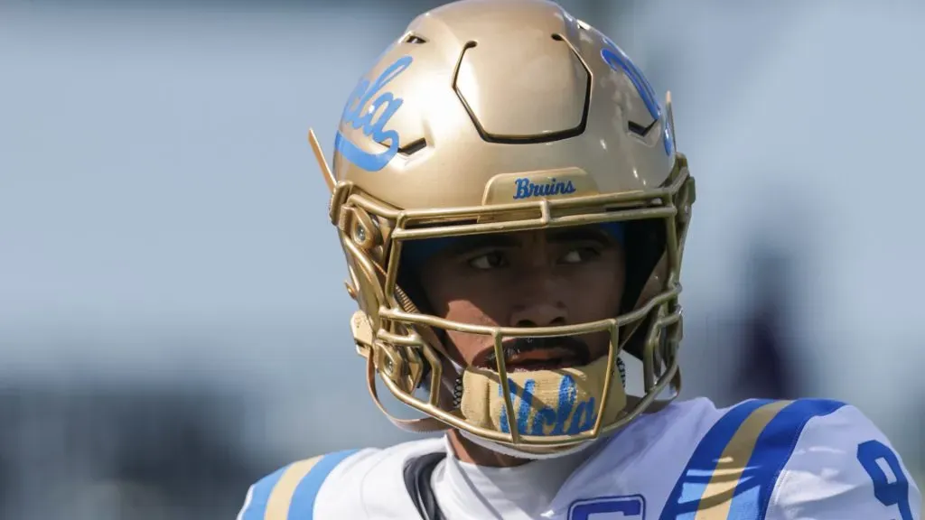 Nico Iamaleava throws a pass