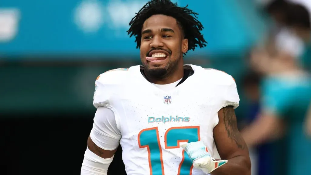 Jaylen Waddle #17 of the Miami Dolphins.