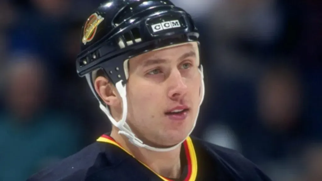 Alex Mogilny (Source: Ian Tomlinson /Allsport)