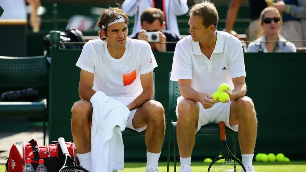Roger Federer talks with his coach Stefan Edberg during a practice session. (Getty Images)