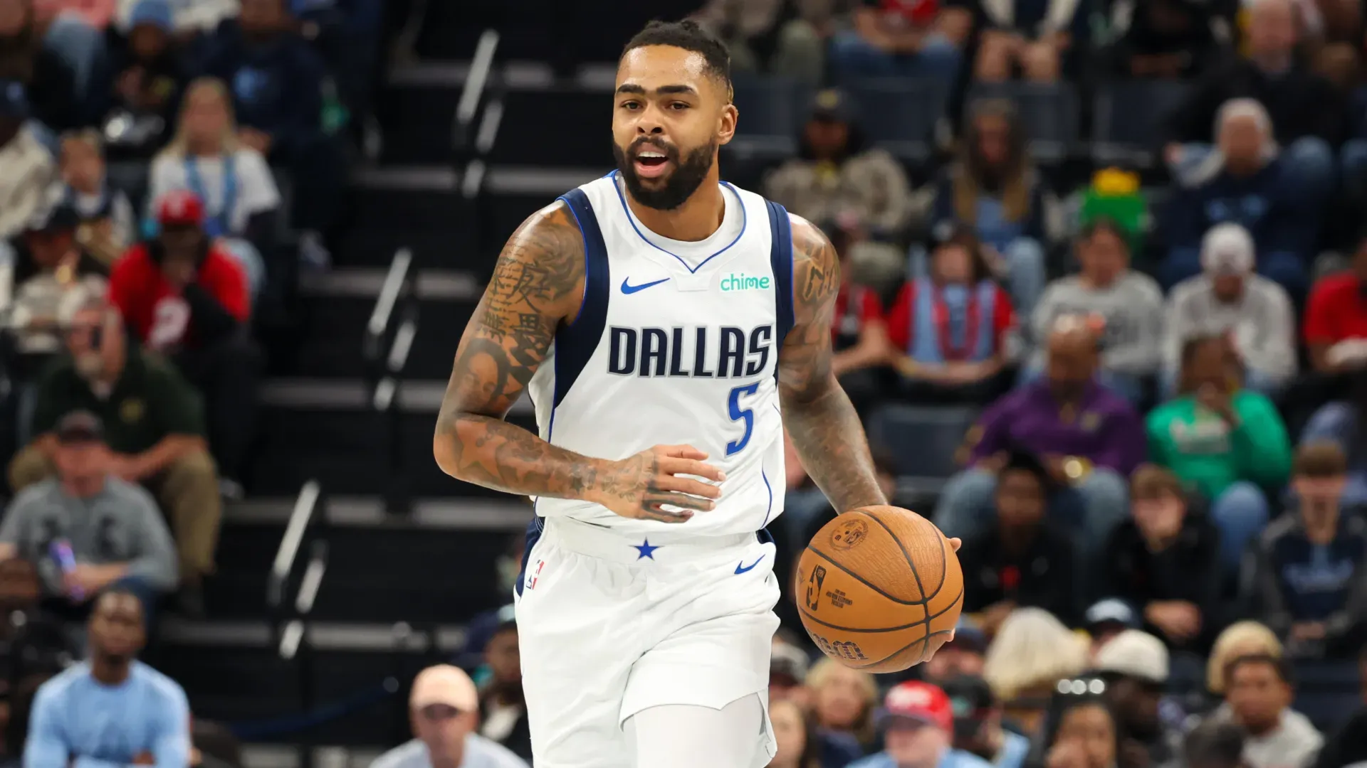 D’angelo Russell during an NBA game with the Dallas Mavericks. (Getty Images)