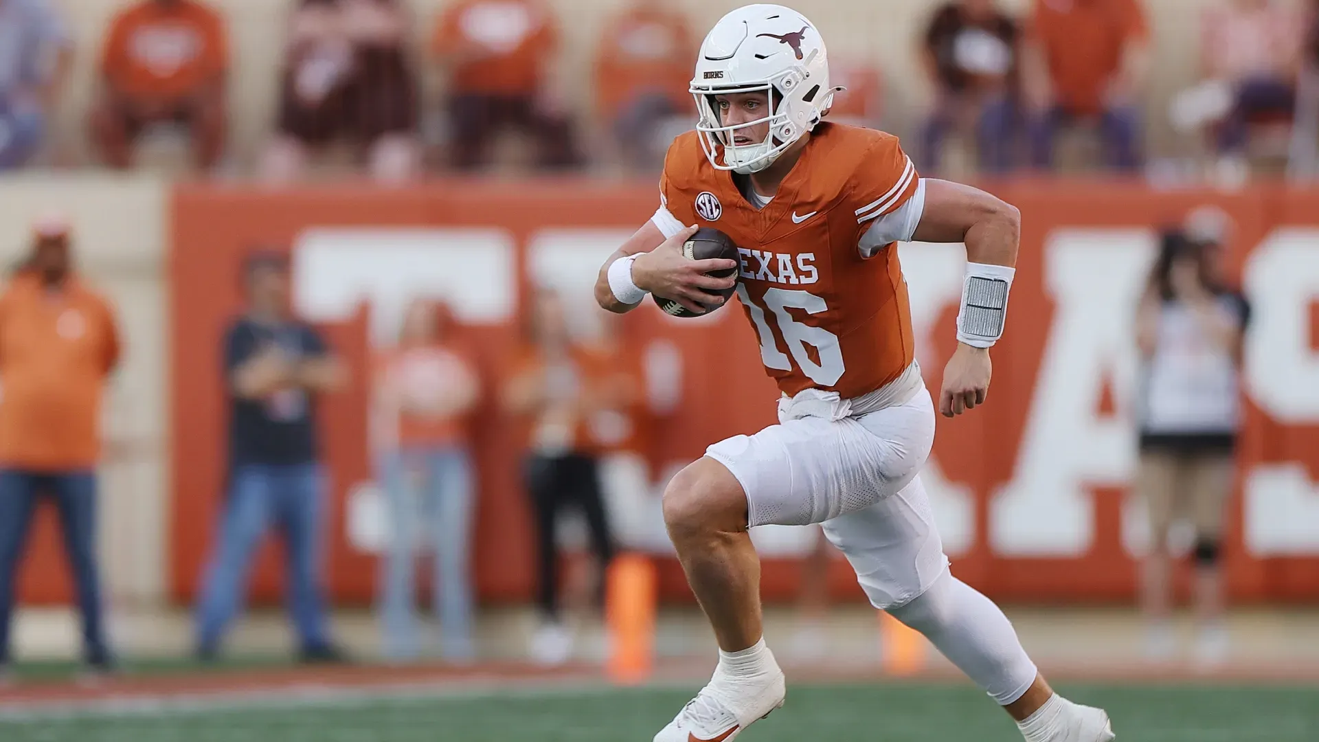 Arch Manning Texas Longhorns