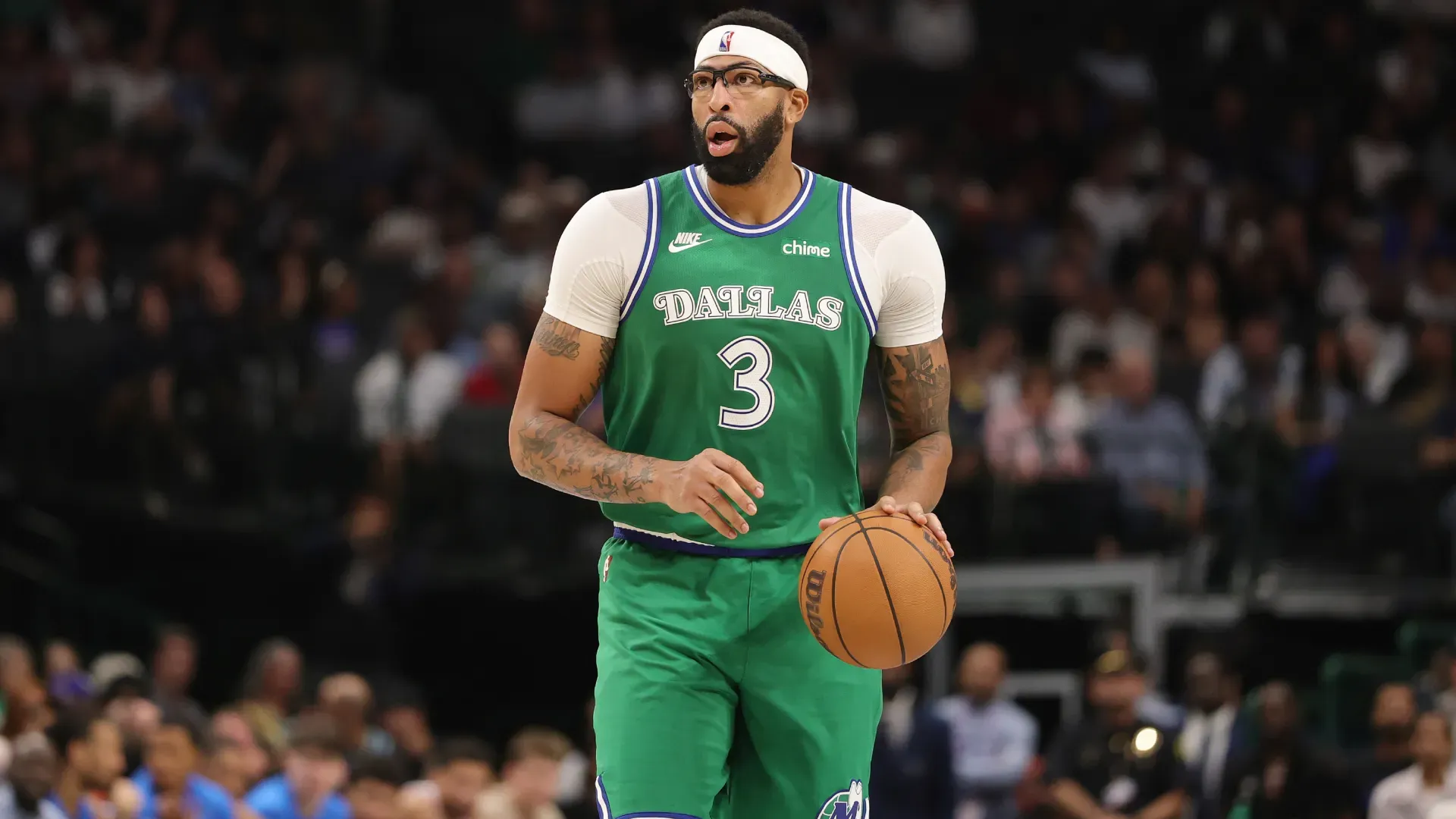 Anthony Davis during a game with the Mavericks. (Getty Images)
