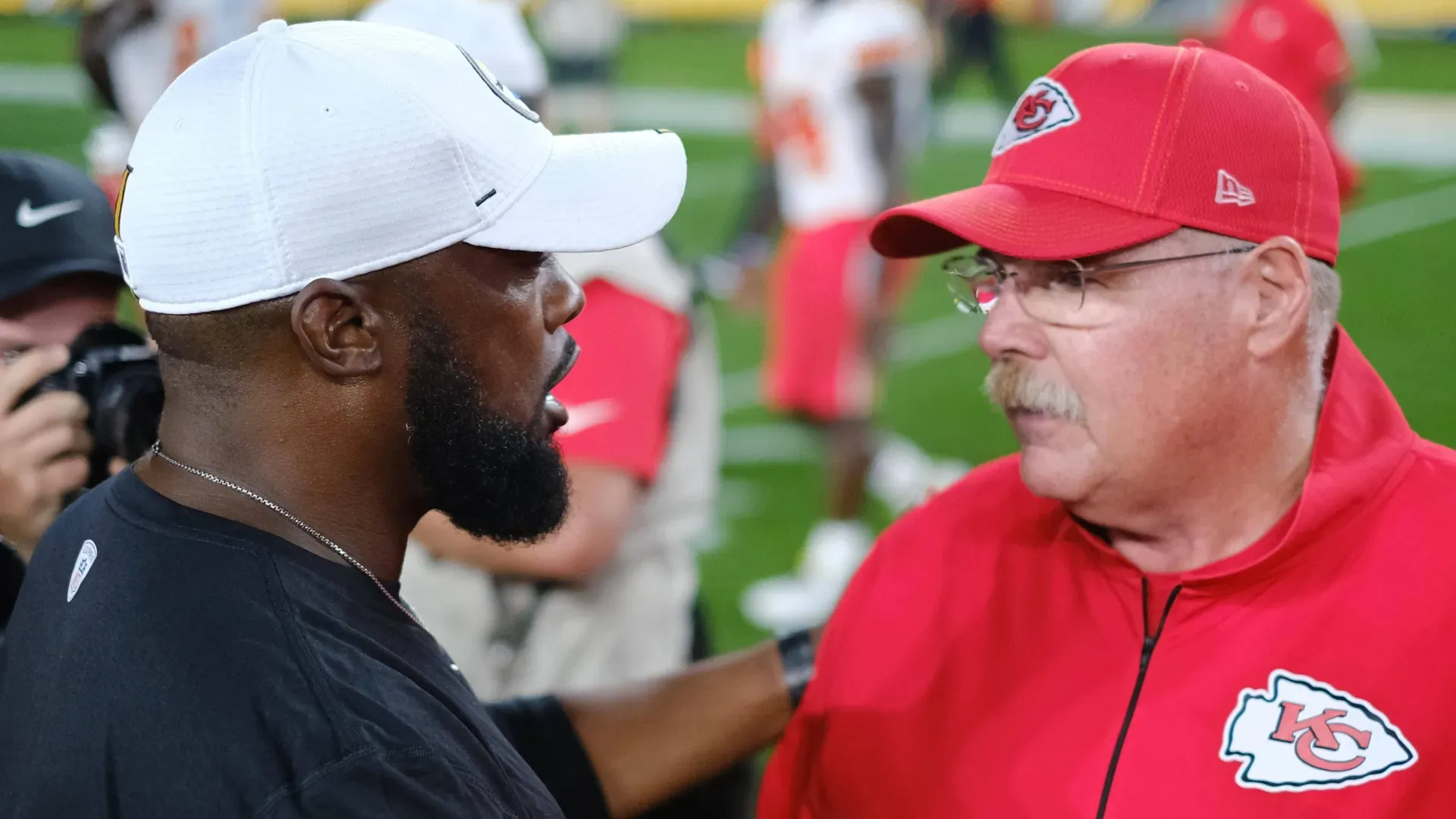 Mike Tomlin and Andy Reid greet after a game between the Pittsburgh Steelers and the Kansas City Chiefs.
