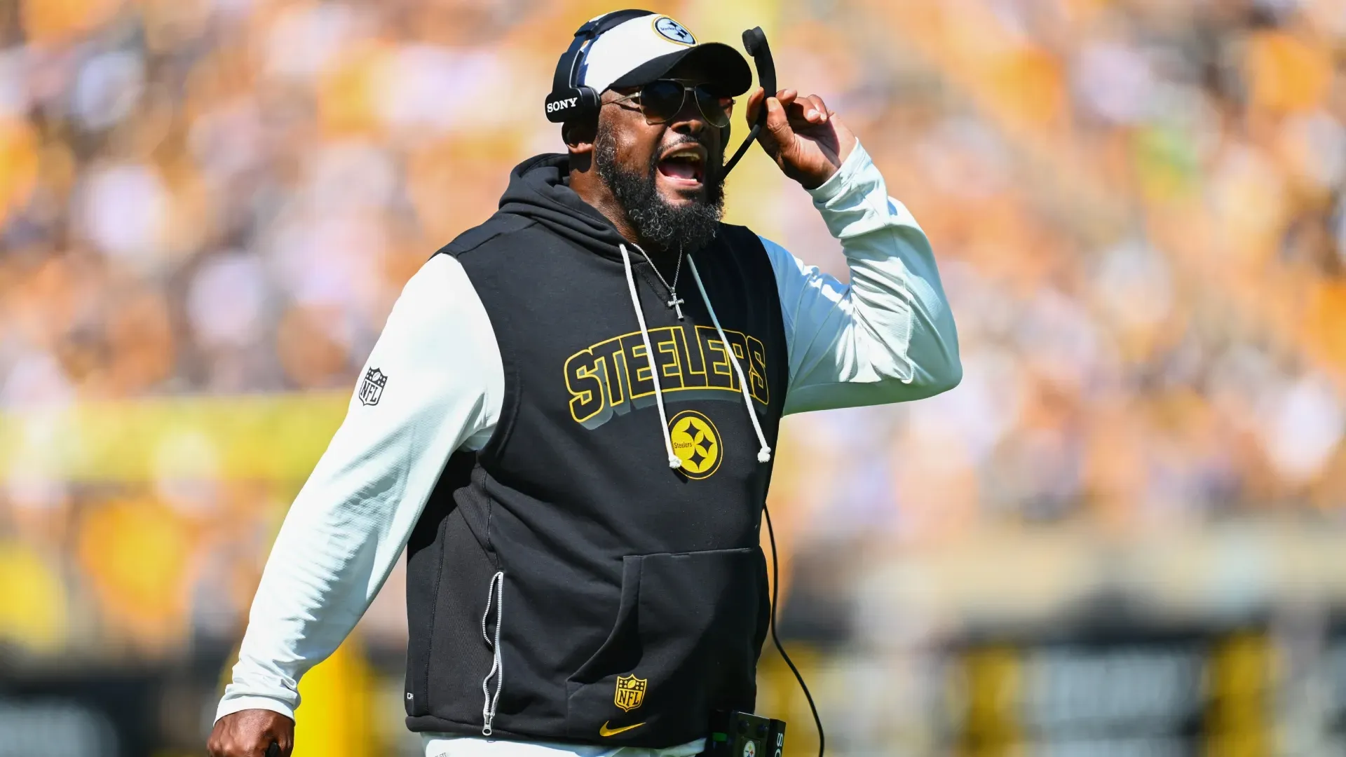Mike Tomlin shouting at a game.
