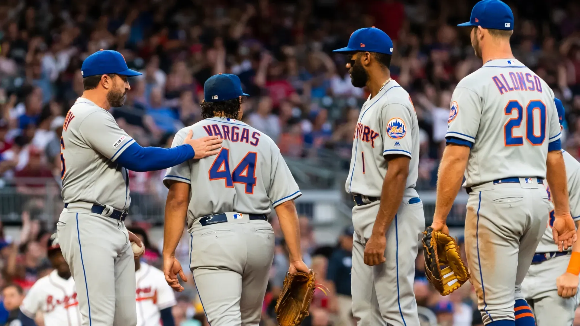 Former manager Mickey Callaway of the New York Mets gives starting pitcher Jason Vargas #44. John Amis/Getty Images