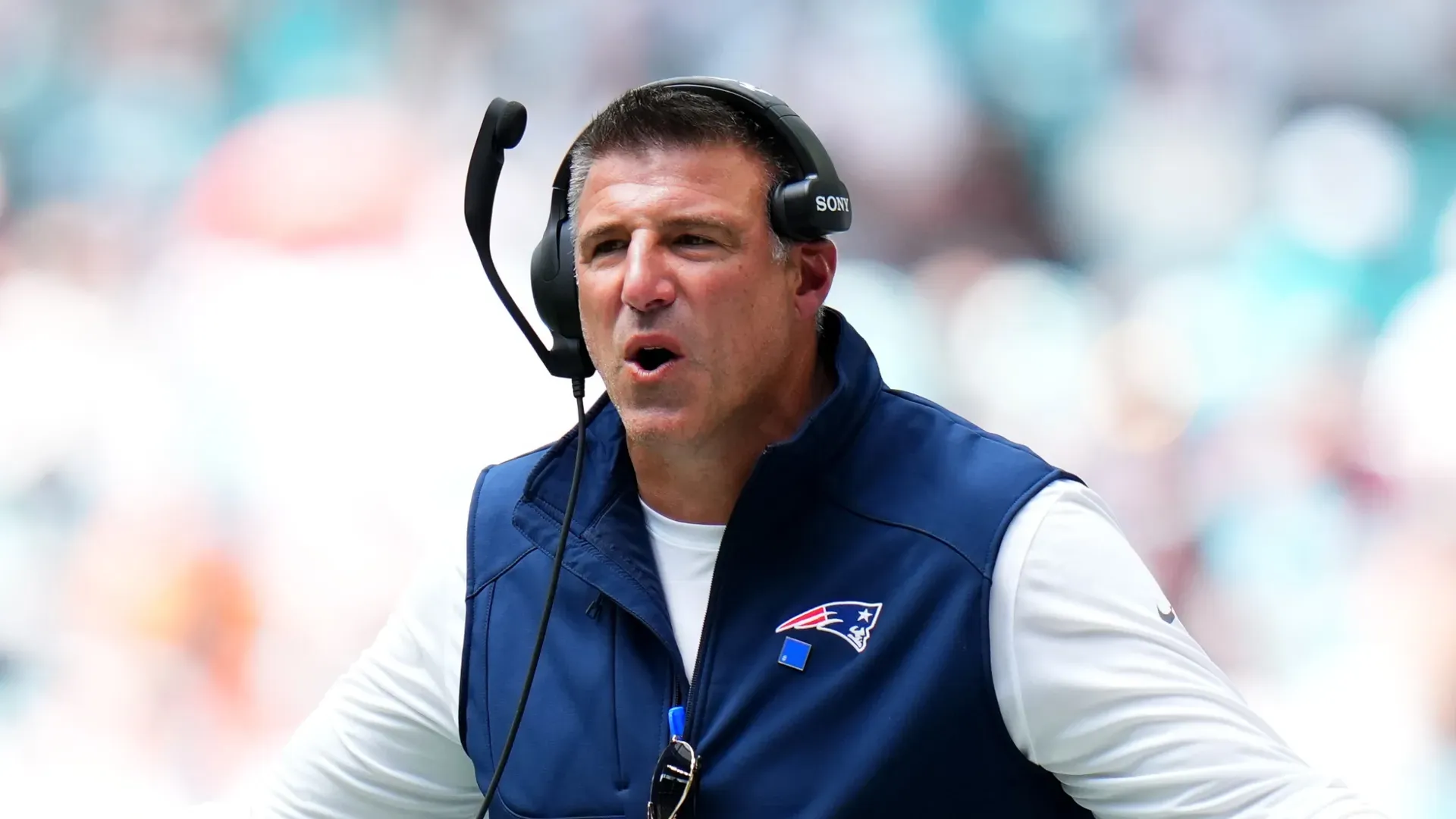 Head coach Mike Vrabel of the New England Patriots