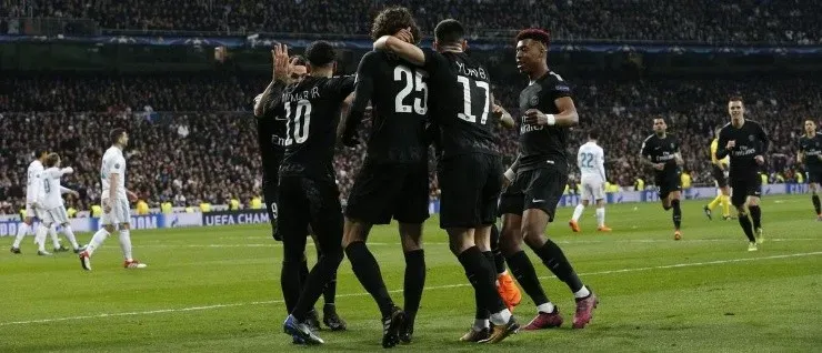 EL GOLEADOR. Todos abrazan a Rabiot después de su gol contra Real Madrid.