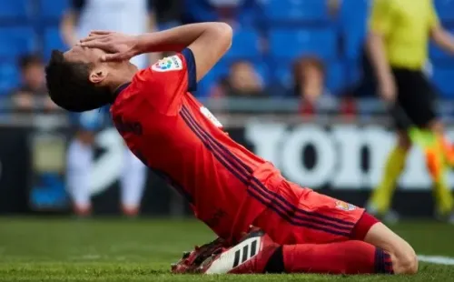 Héctor Moreno se lamenta.